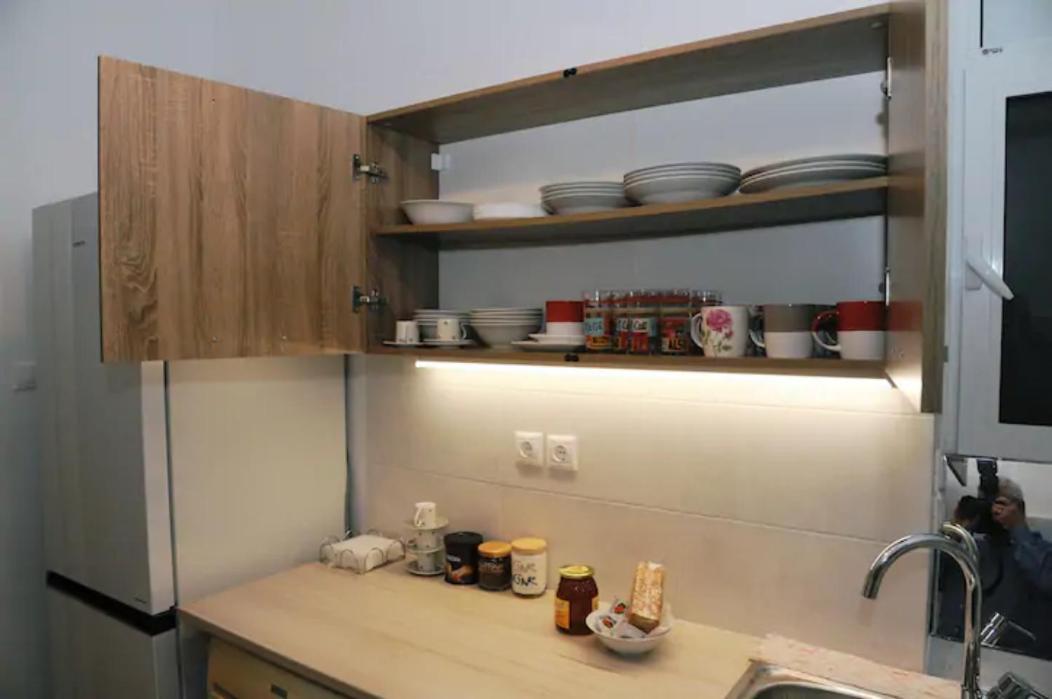 Freatida Apartment Пирей Экстерьер фото
