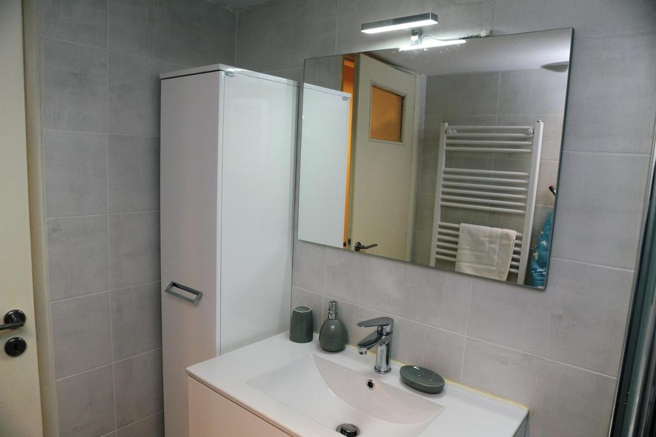 Freatida Apartment Пирей Экстерьер фото
